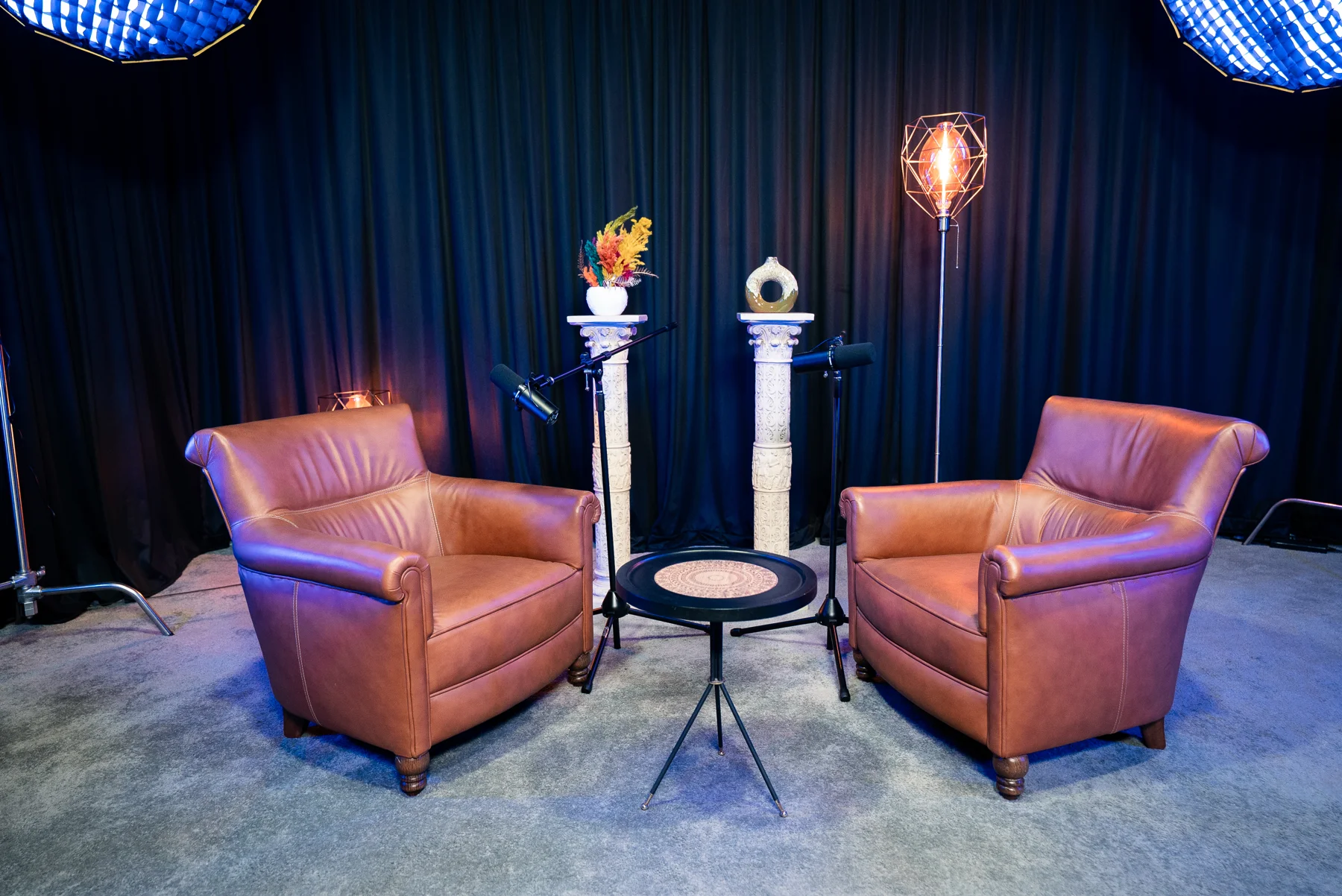 Décor de conversation à deux fauteuils du studio Awal